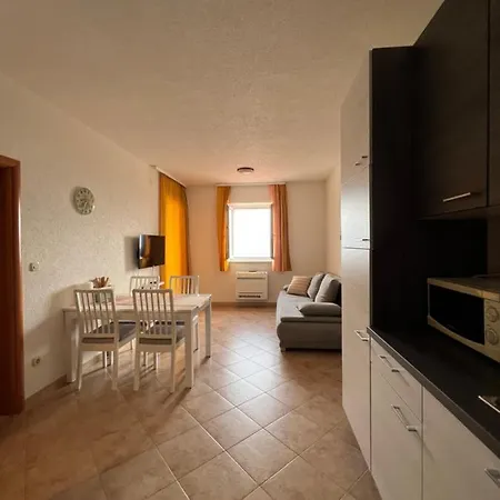 Marina - Sea View Apartman *
