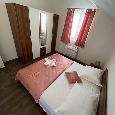 Marina - Sea View Apartman *
