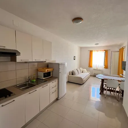 Marina - Sea View Apartman